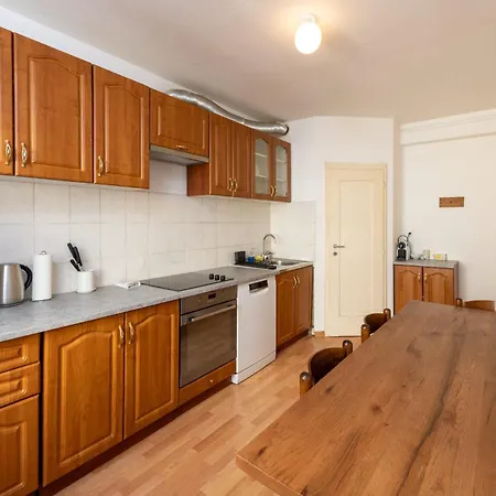 Paradise Steps To Chantarella Lift Apartman