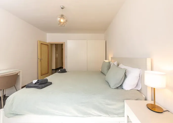 Paradise Steps To Chantarella Lift Apartment